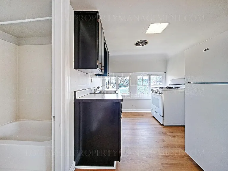 1035 Baxter Ave #3 — Photo 6