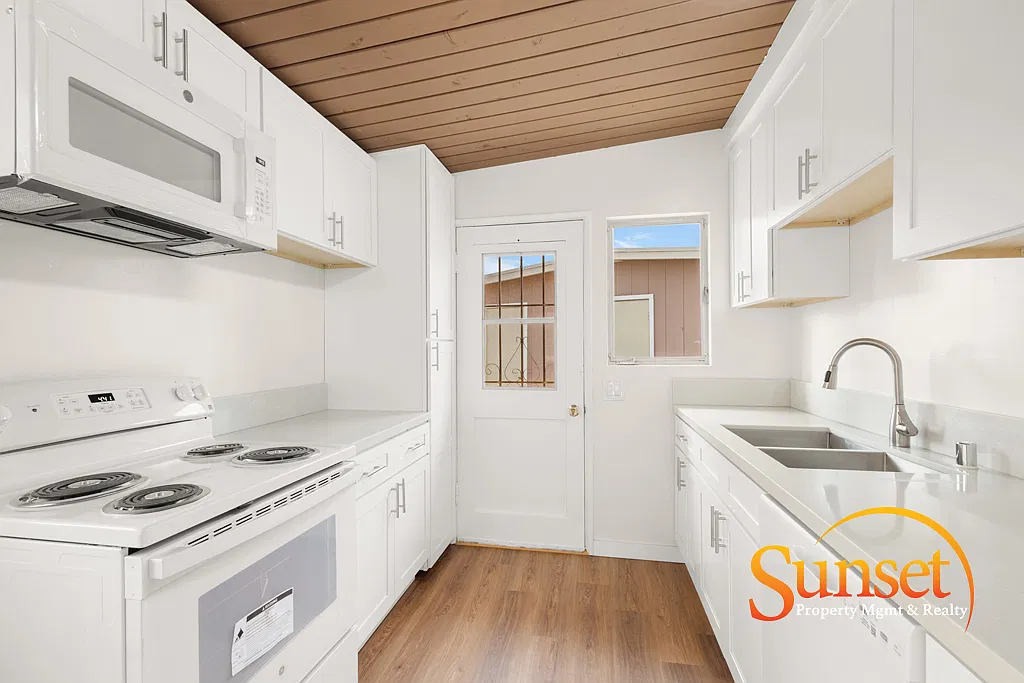 2 bed, 700 sqft, $3,550 — Photo 2