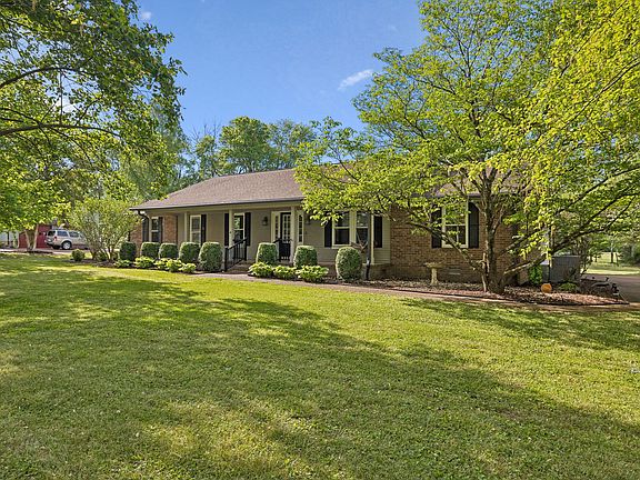 3rd image of 3513 Meadowwood Dr