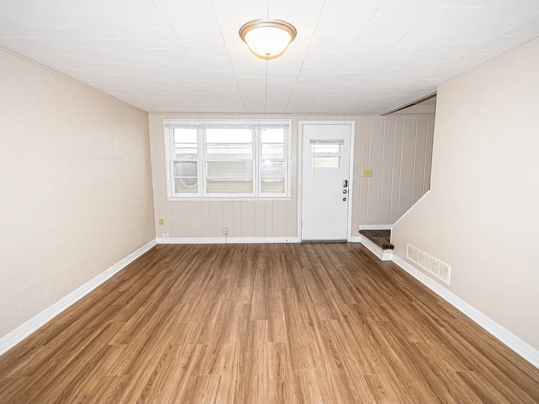 1000 E Washington St — Photo 21