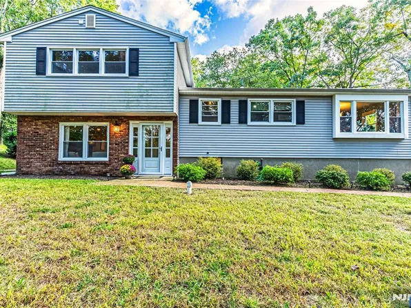 9 Whitman Dr, Denville, NJ 07834