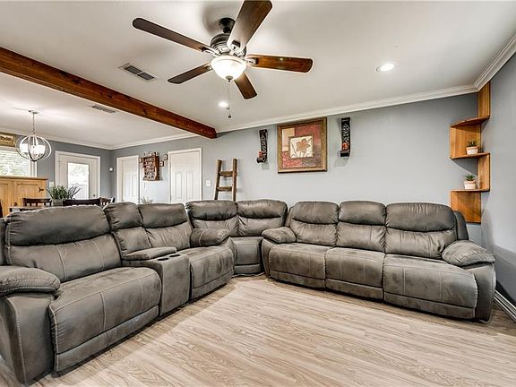 5th image of 614 Brockett St