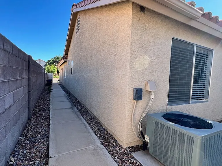 2526 Wolverton Ave — Photo 28