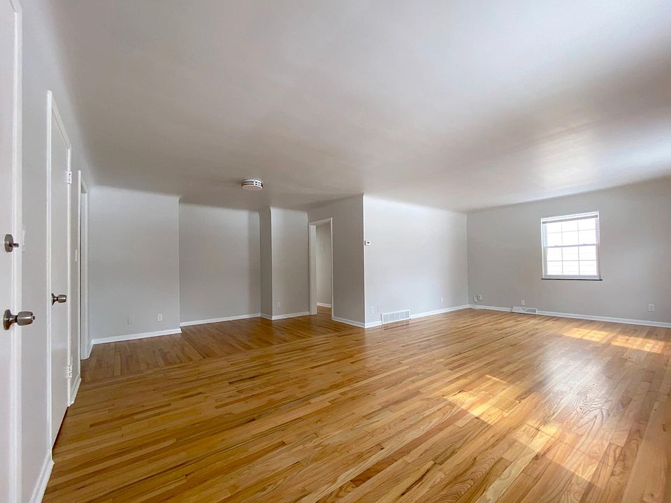 1st image of 18313 Chagrin Blvd #1