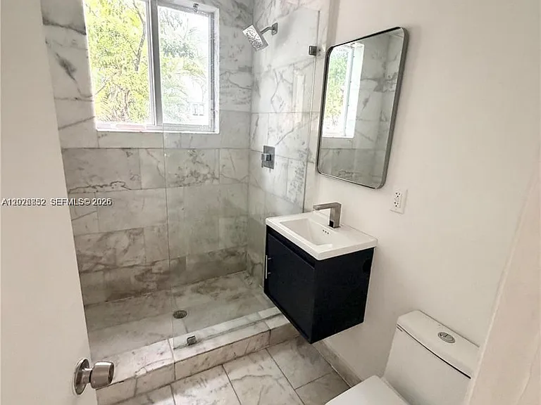 922 Jefferson Ave #6 — Photo 5