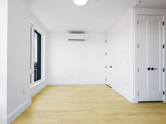 5th image of 649 Hart St #5K