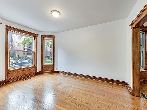 2nd image of 3515 N Wilton Ave APT 1