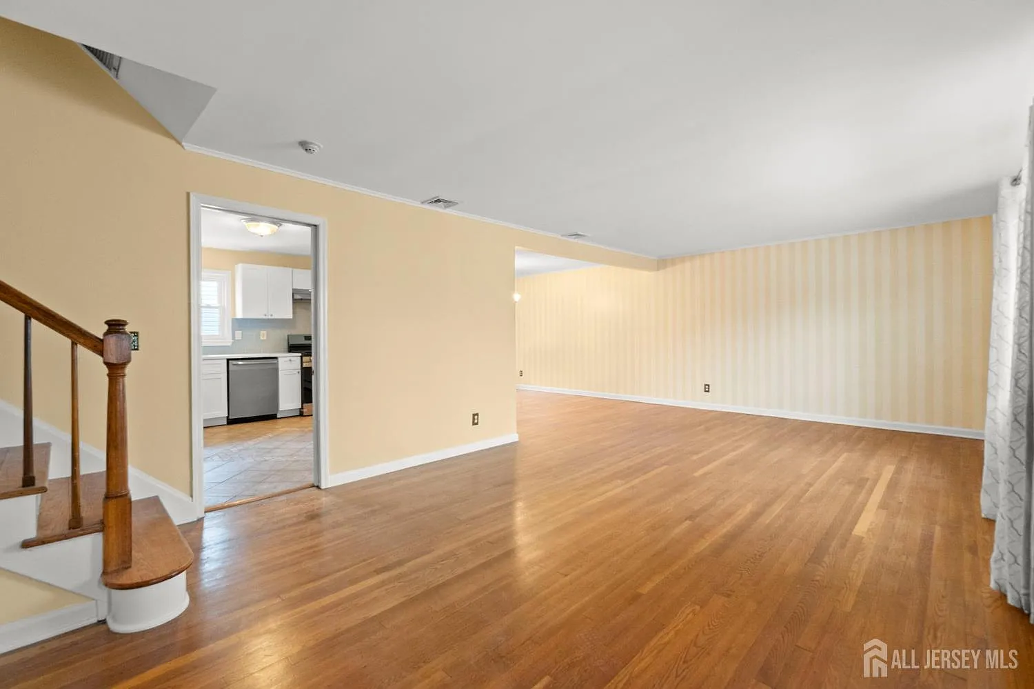 3 bed, 2.0 bath, $4,700 — Photo 3