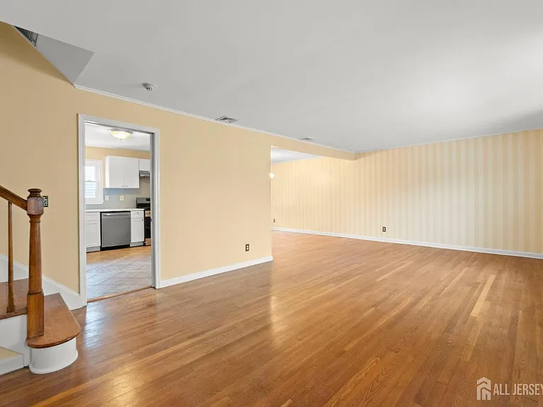 762 Valley St #762 — Photo 3