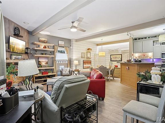 5th image of 1275 Gardens Circle Dr APT A