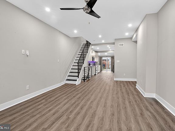 5th image of 2467 Amber St