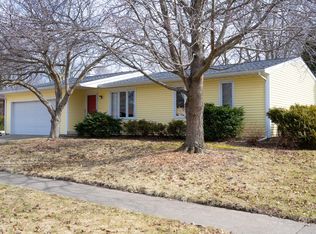 204 Clayton Dr, Mahomet, IL 61853