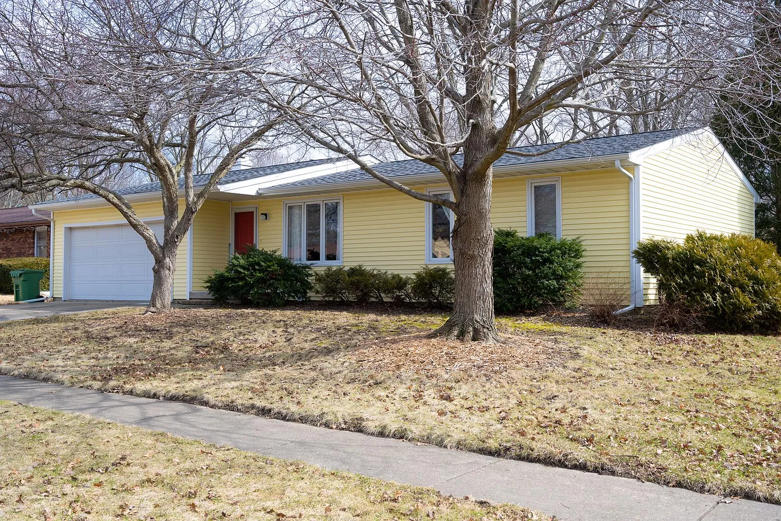 204 Clayton Dr photo 1