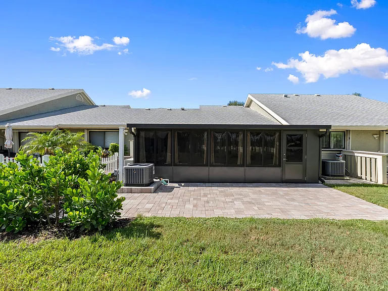 1431 SE Berwick Ct — Photo 20