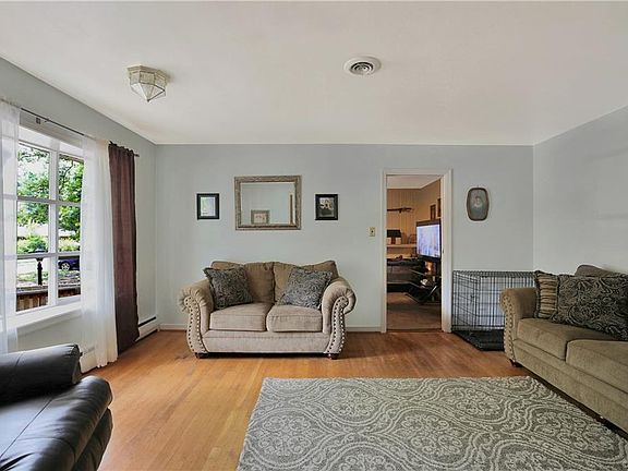 3rd image of 8012 Willow Ave