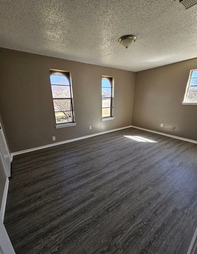 Charming 4-Bedroom Home Available in OKC! — Photo 3