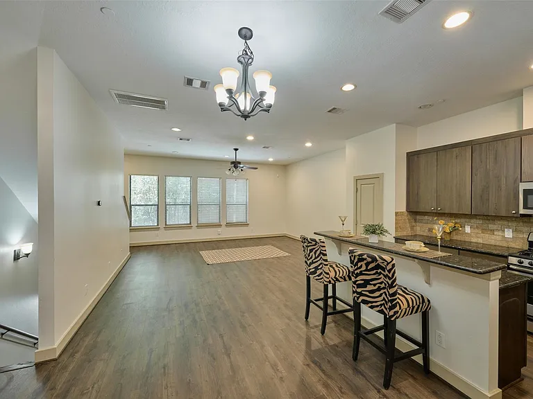2422 Navigation Blvd #E — Photo 8