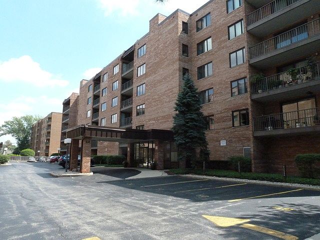 1st image of 905 Center St Unit 504