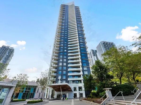 9887 Whalley Blvd #2702, Surrey, BC V3T 0P4