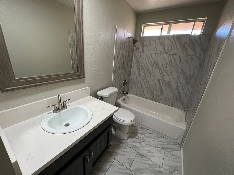 513 E Ridgecrest Blvd — Photo 3