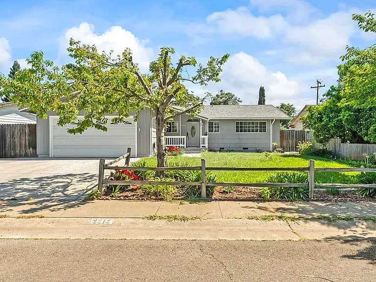 2212 Cervantes Dr — Photo 13
