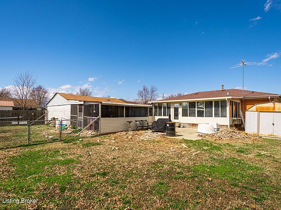 3rd image of 6108 Manse Dr