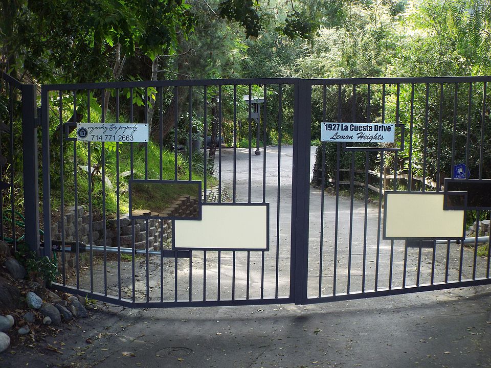 front vehicle entry gate