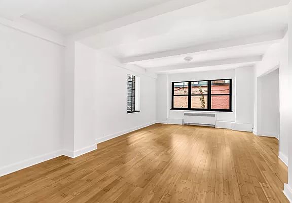 3rd image of 307 E 44th St APT 201