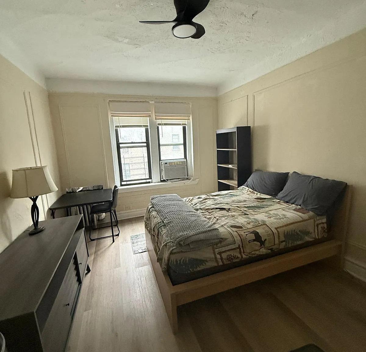 3 bed, $1,100 — Photo 1