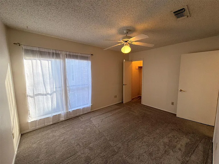 2327 Torrington Dr #C — Photo 11