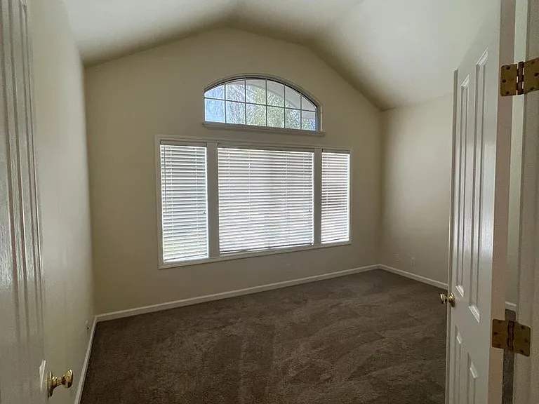 120 Heaton Ct — Photo 7
