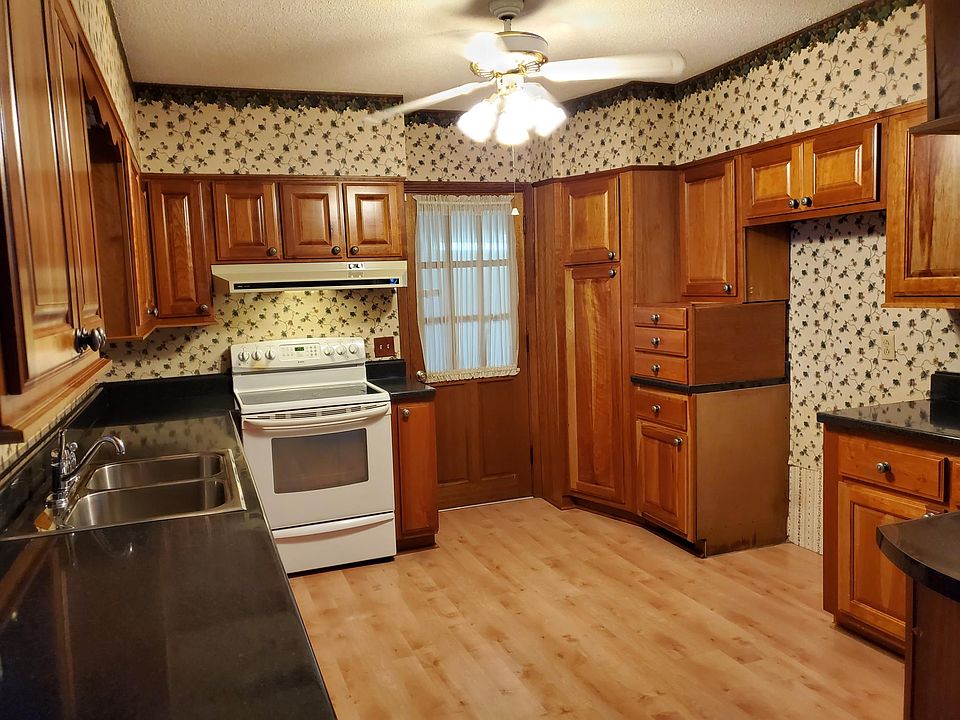 1st image of 572 Neal Dr