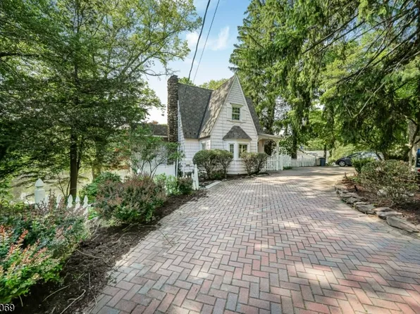 716 Colonial Rd, Franklin Lakes Boro, NJ 07417