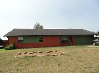 1404 Concord Ln, Altus, OK 73521