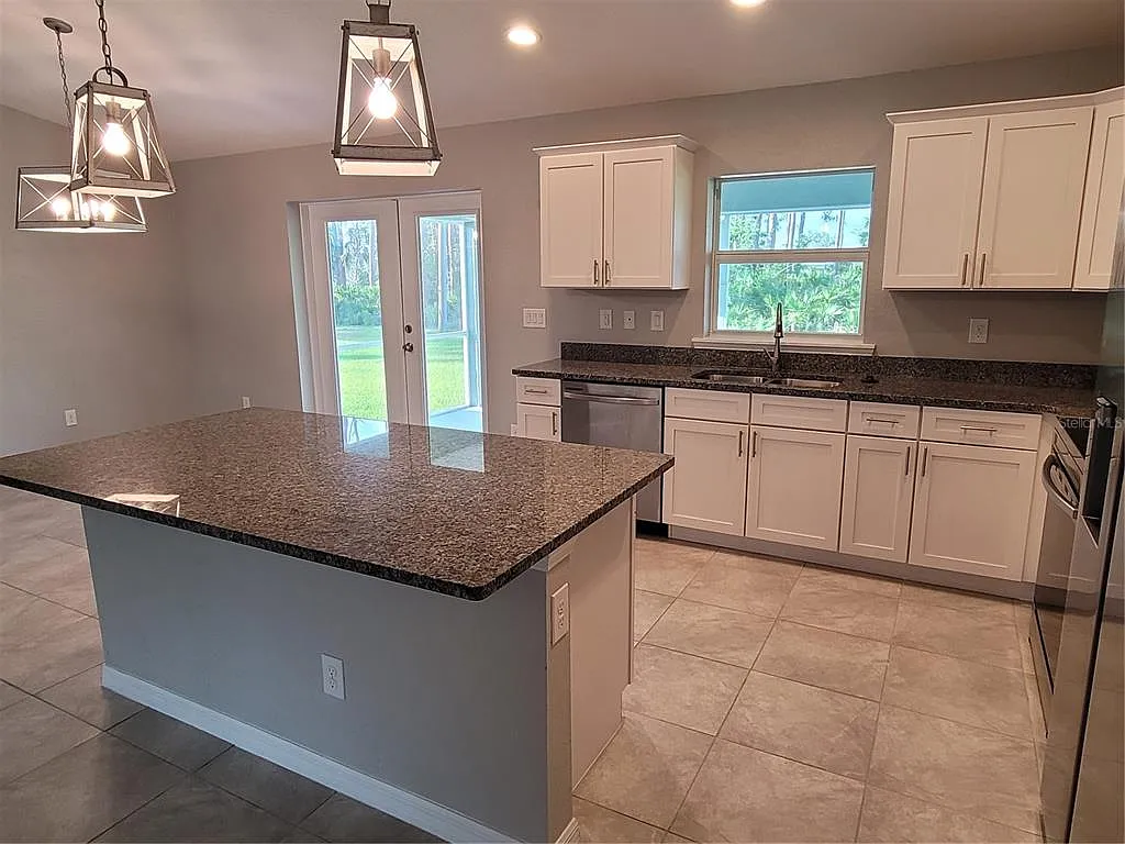 3 bed, 2.0 bath, 1640 sqft, $1,995 — Photo 4