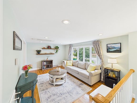 3rd image of 9 Black Brook Rd