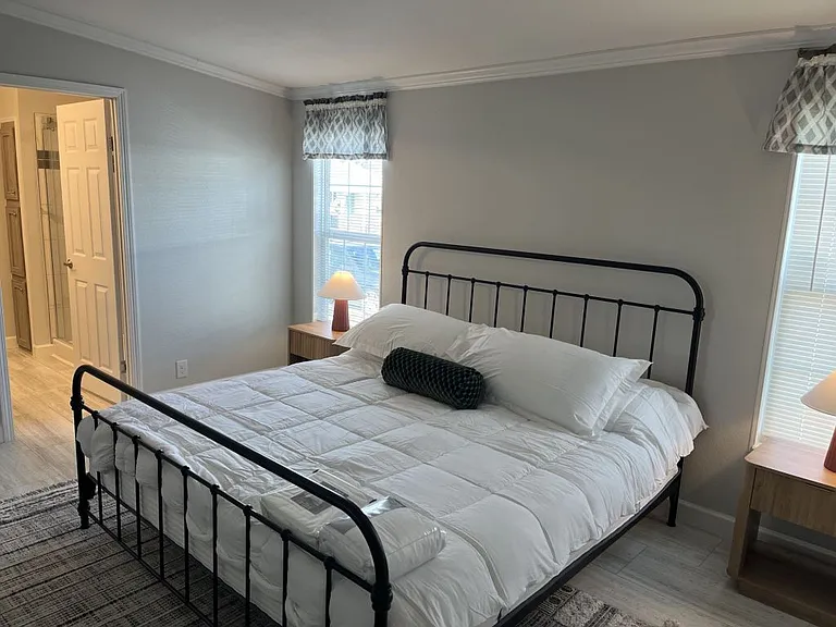343 Talbot St #93 — Photo 13