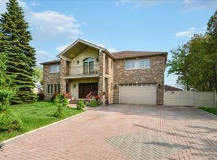 8431 W Maynard Rd, Niles, IL 60714