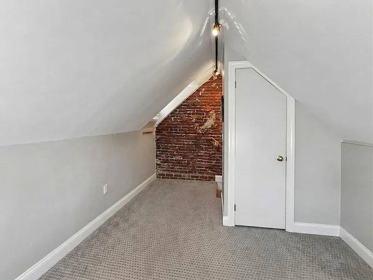 1039 Rees Ave — Photo 32