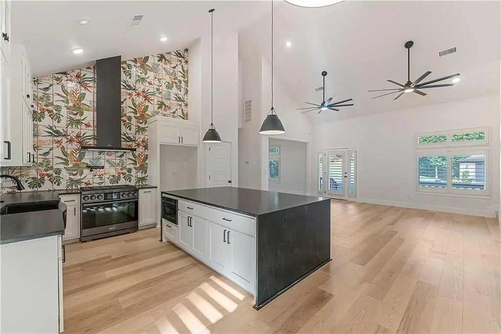 4 bed, 3632 sqft, $3,950 — Photo 1