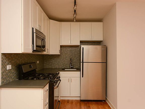 2nd image of 2420 N Kedzie Blvd APT 305