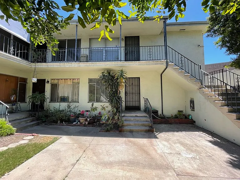 11230 Hortense St #4 — Photo 12