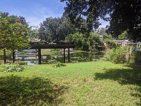 4th image of 27743 Lois Dr