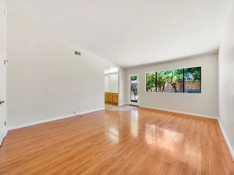 156 Appletree Ave — Photo 20