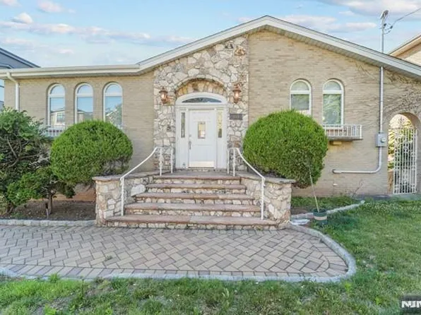 333 9th St, Palisades Park, NJ 07650