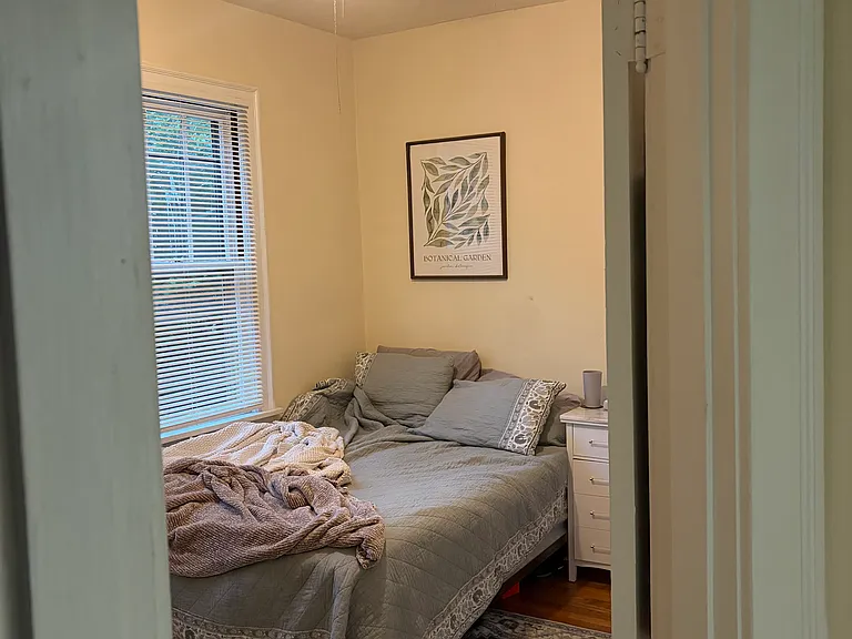 453 Oldham Ave — Photo 9