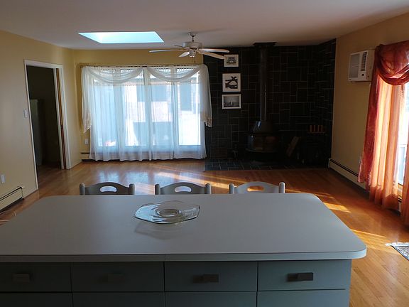 4th image of 109 Belmont Ave