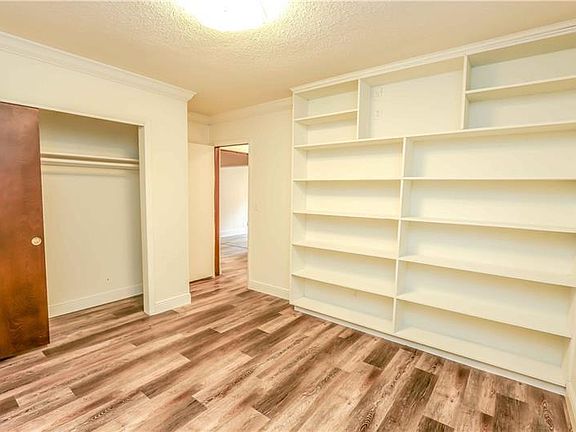 5th image of 526 N Northlake Dr