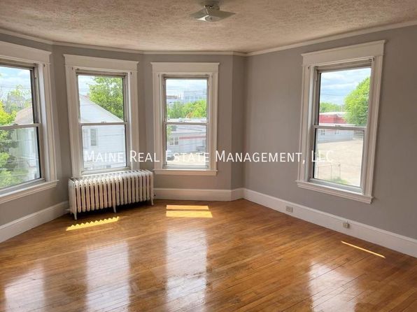 76 Spring St APT 3F, Lewiston, ME 04240