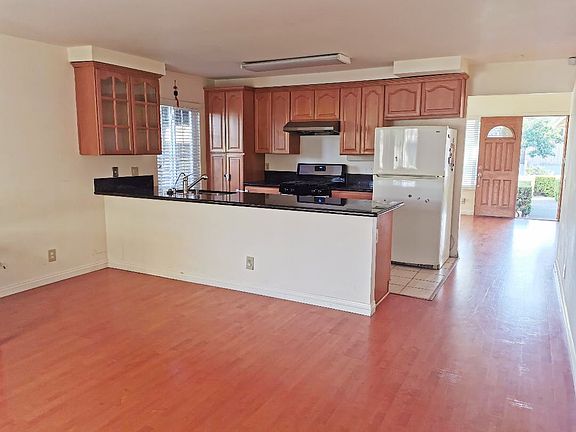 5th image of 138 Oakwell Dr